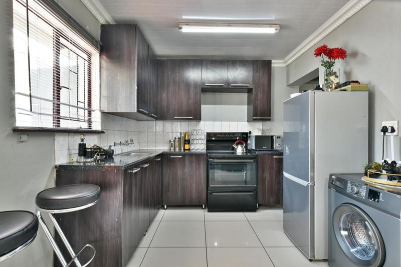 6 Bedroom Property for Sale in Weltevreden Park Gauteng