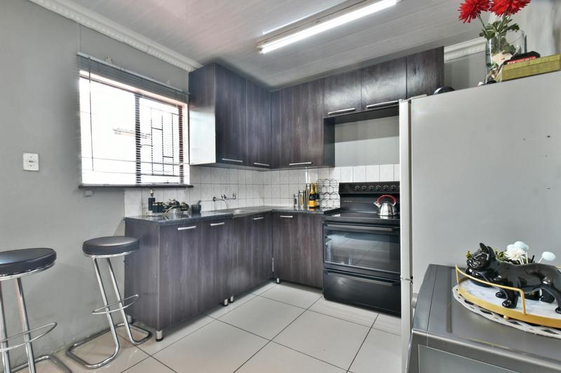 6 Bedroom Property for Sale in Weltevreden Park Gauteng