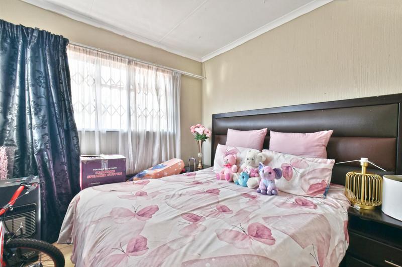 6 Bedroom Property for Sale in Weltevreden Park Gauteng