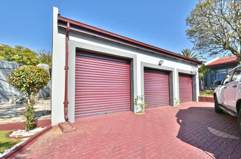 6 Bedroom Property for Sale in Weltevreden Park Gauteng