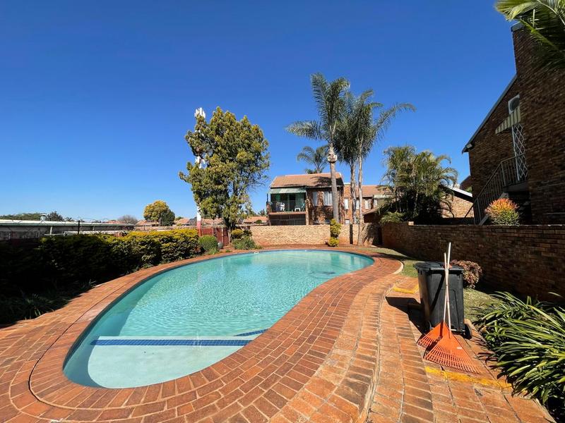 2 Bedroom Property for Sale in Doornpoort Gauteng
