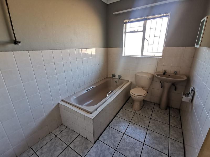To Let 3 Bedroom Property for Rent in Golf Park Gauteng
