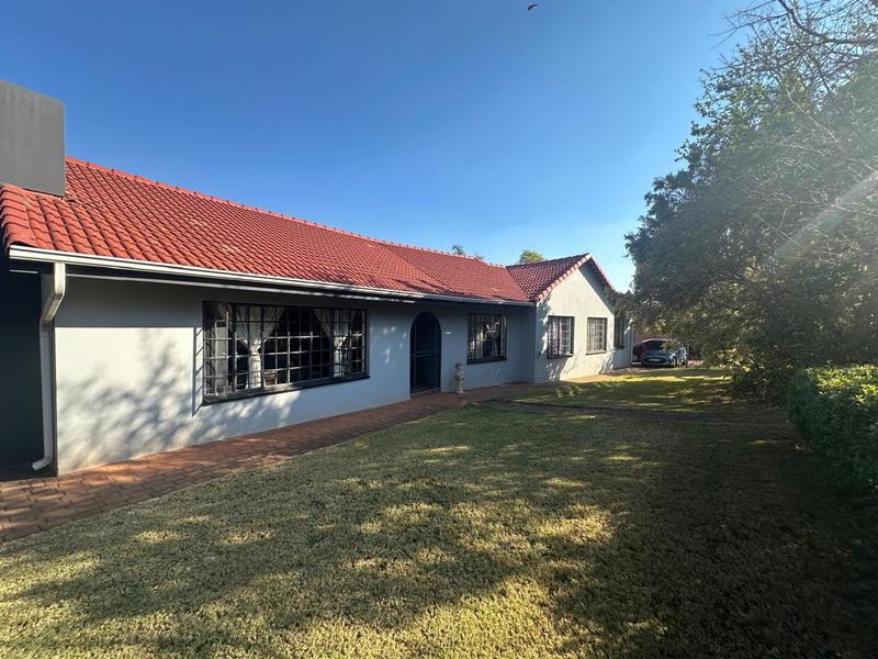 To Let 4 Bedroom Property for Rent in Faerie Glen Gauteng