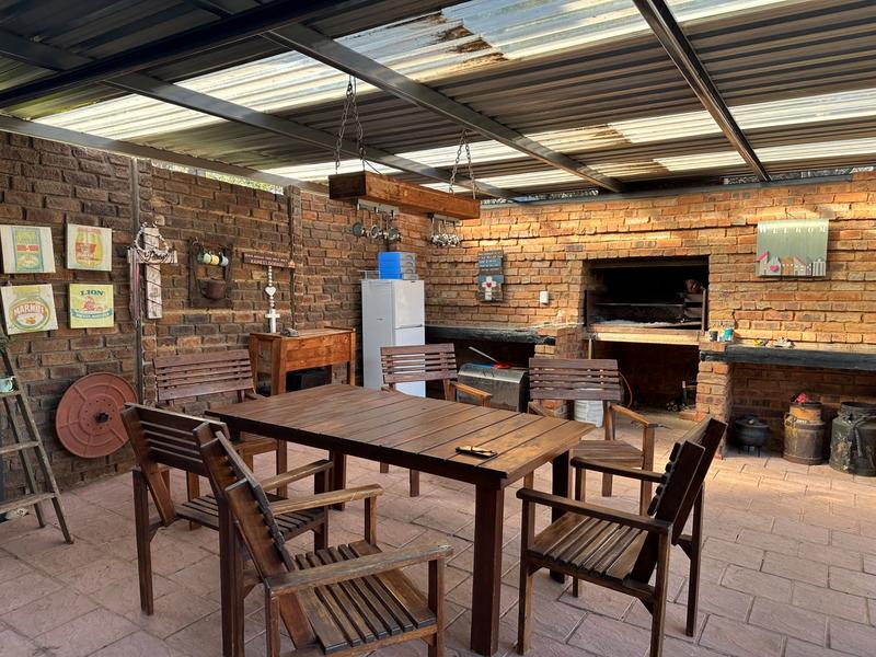 To Let 4 Bedroom Property for Rent in Faerie Glen Gauteng