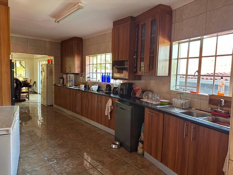 To Let 4 Bedroom Property for Rent in Faerie Glen Gauteng