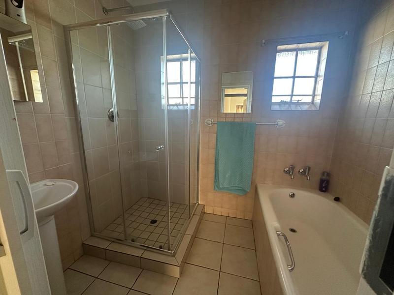 To Let 4 Bedroom Property for Rent in Faerie Glen Gauteng