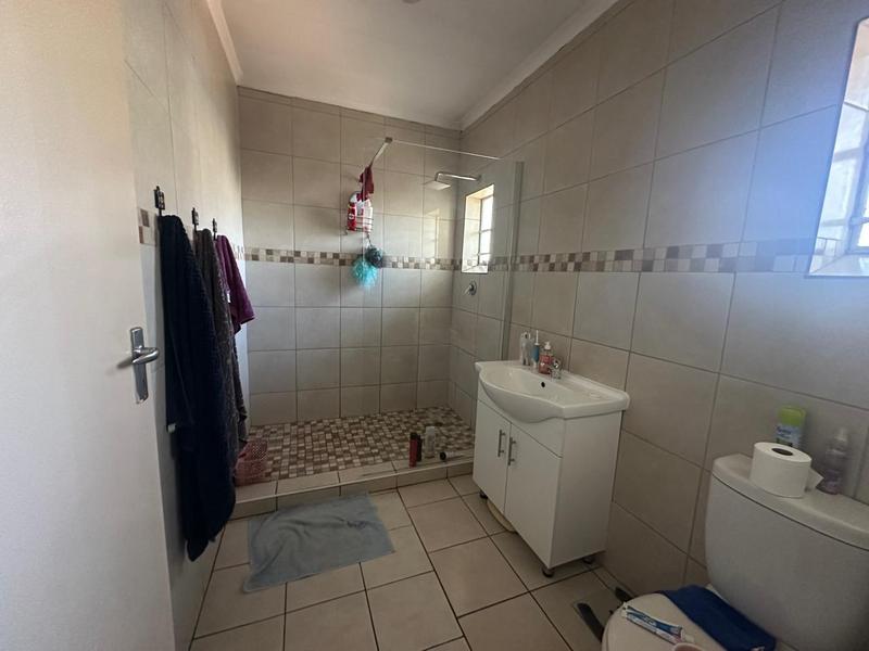 To Let 4 Bedroom Property for Rent in Faerie Glen Gauteng