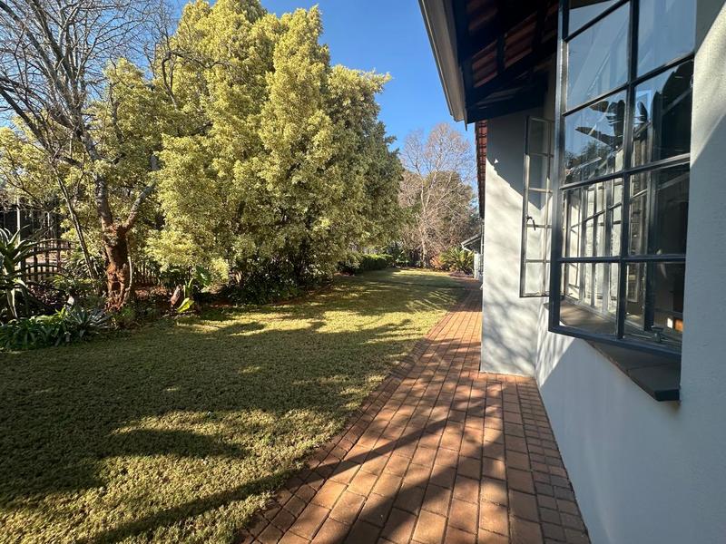 To Let 4 Bedroom Property for Rent in Faerie Glen Gauteng
