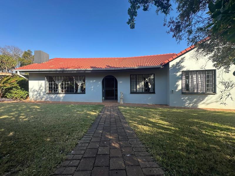 To Let 4 Bedroom Property for Rent in Faerie Glen Gauteng