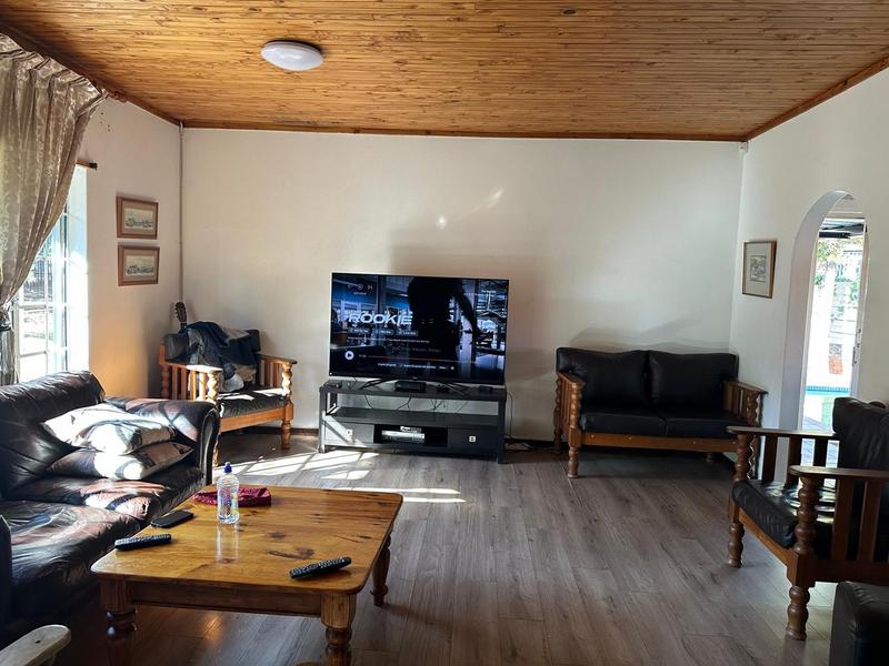 To Let 4 Bedroom Property for Rent in Faerie Glen Gauteng