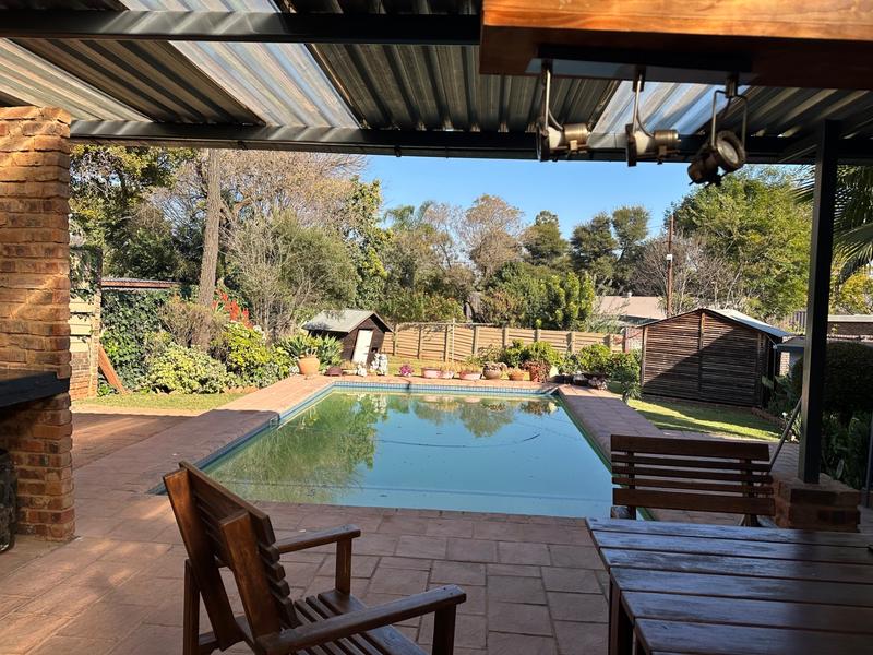 To Let 4 Bedroom Property for Rent in Faerie Glen Gauteng