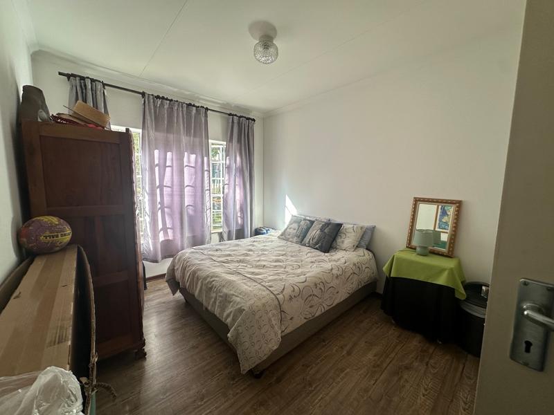 To Let 4 Bedroom Property for Rent in Faerie Glen Gauteng