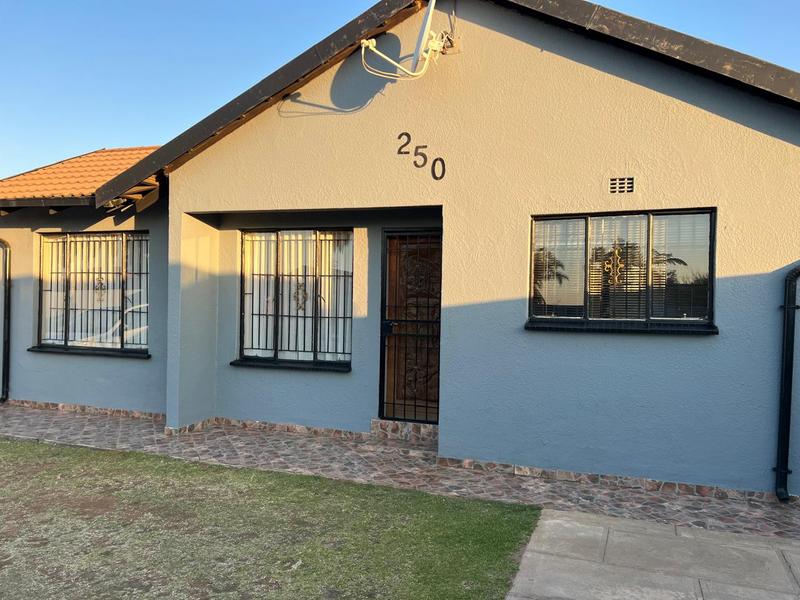 To Let 3 Bedroom Property for Rent in Ormonde View Gauteng