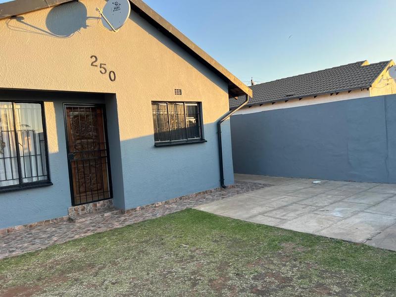 To Let 3 Bedroom Property for Rent in Ormonde View Gauteng