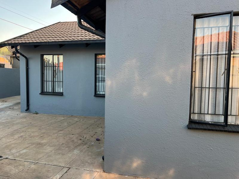 To Let 3 Bedroom Property for Rent in Ormonde View Gauteng