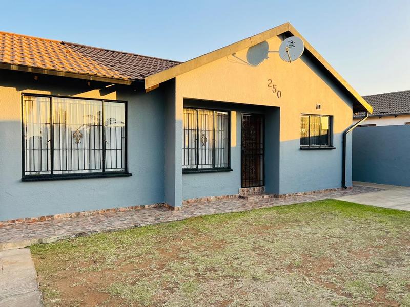 To Let 3 Bedroom Property for Rent in Ormonde View Gauteng