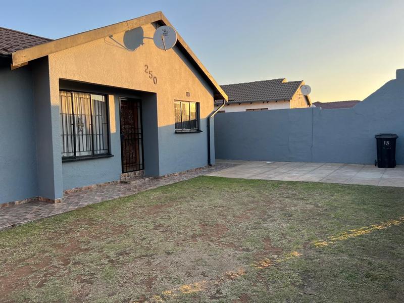 To Let 3 Bedroom Property for Rent in Ormonde View Gauteng