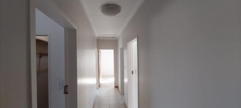 5 Bedroom Property for Sale in Wychwood Gauteng
