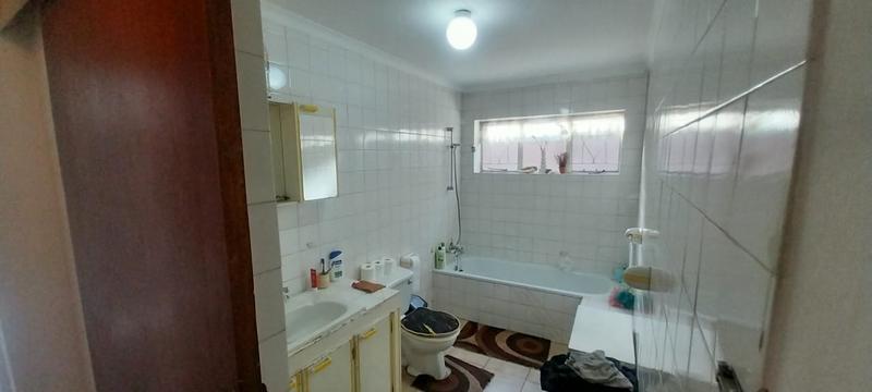 5 Bedroom Property for Sale in Wychwood Gauteng