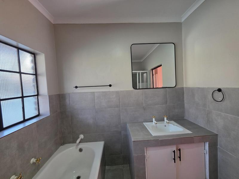 5 Bedroom Property for Sale in Freeway Park Gauteng