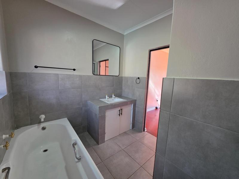 5 Bedroom Property for Sale in Freeway Park Gauteng
