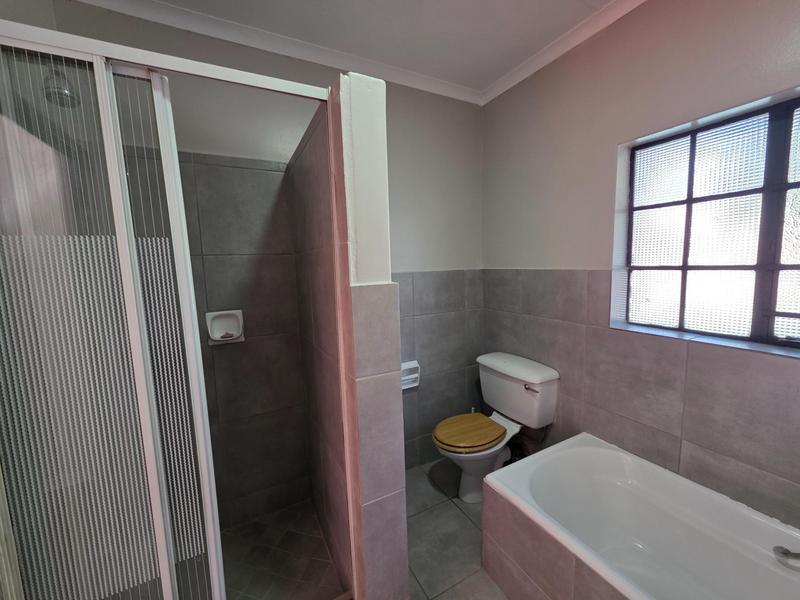 5 Bedroom Property for Sale in Freeway Park Gauteng