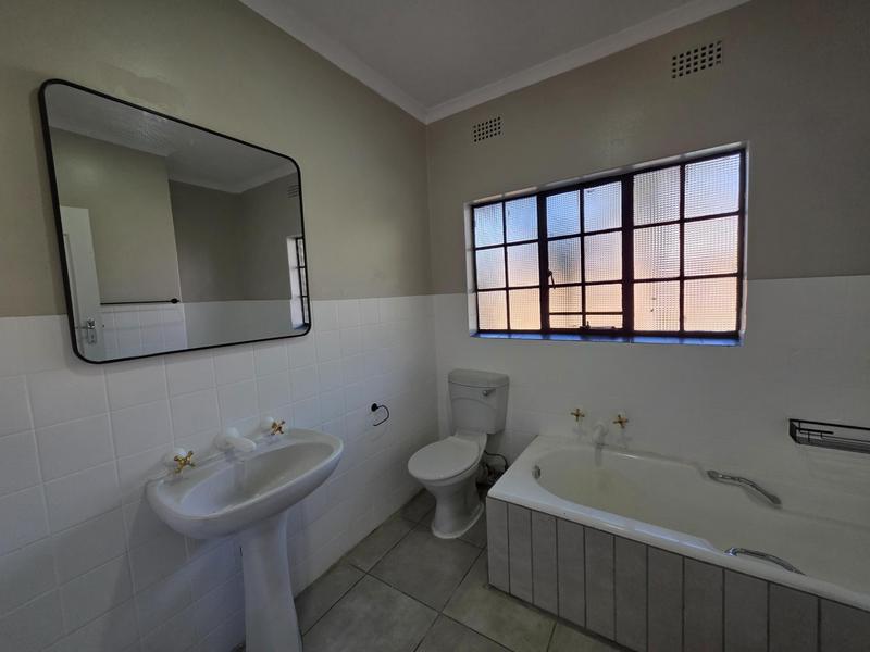 5 Bedroom Property for Sale in Freeway Park Gauteng