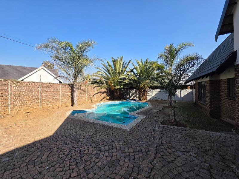 5 Bedroom Property for Sale in Freeway Park Gauteng