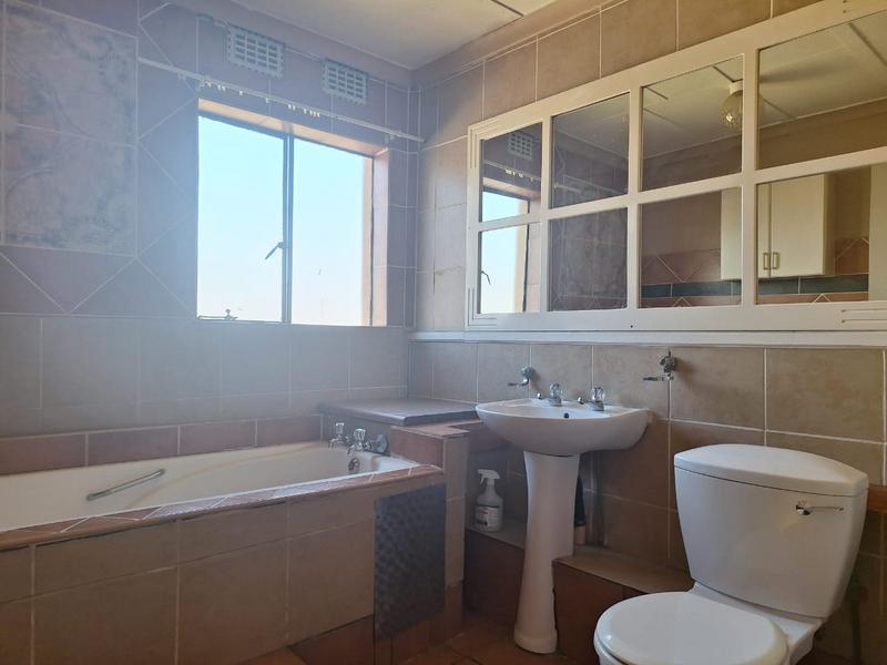 To Let 4 Bedroom Property for Rent in Dalpark Gauteng