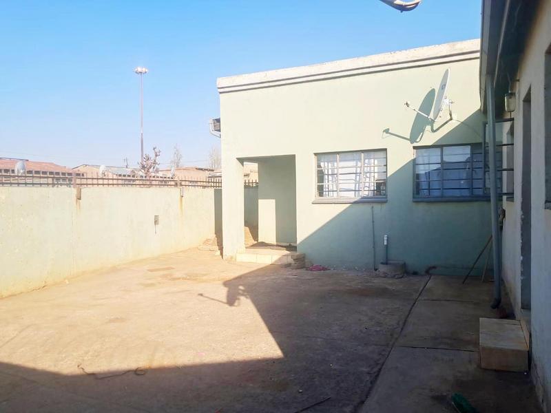 6 Bedroom Property for Sale in Tembisa Gauteng
