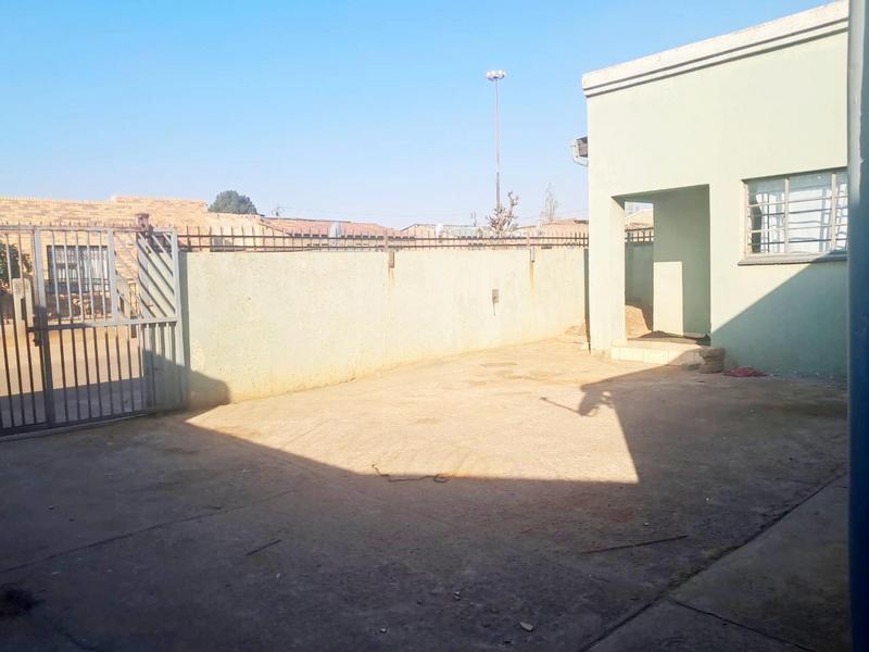6 Bedroom Property for Sale in Tembisa Gauteng