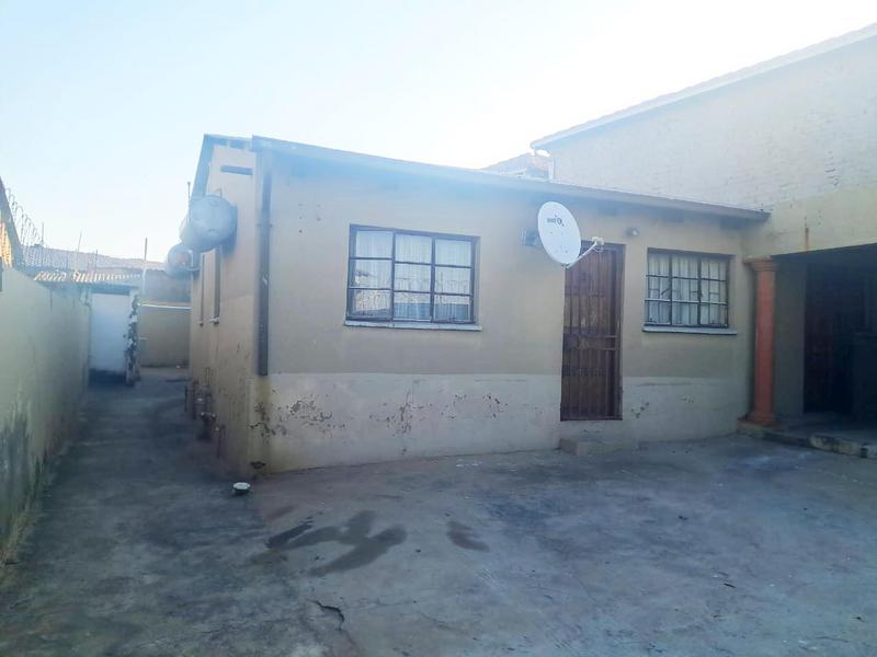 6 Bedroom Property for Sale in Tembisa Gauteng
