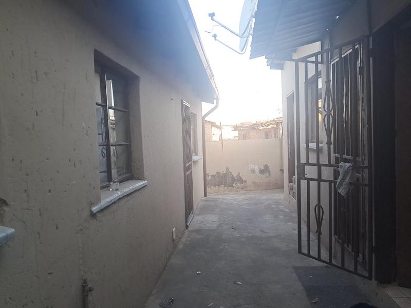 6 Bedroom Property for Sale in Tembisa Gauteng