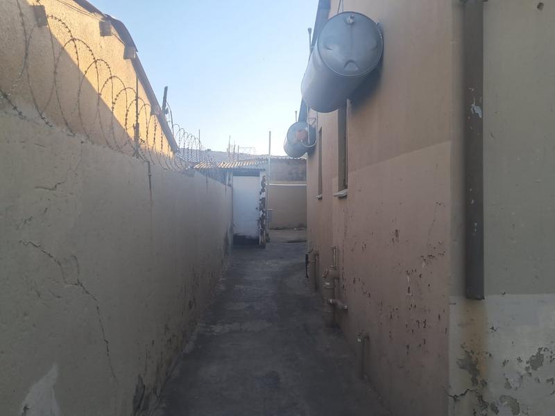 6 Bedroom Property for Sale in Tembisa Gauteng