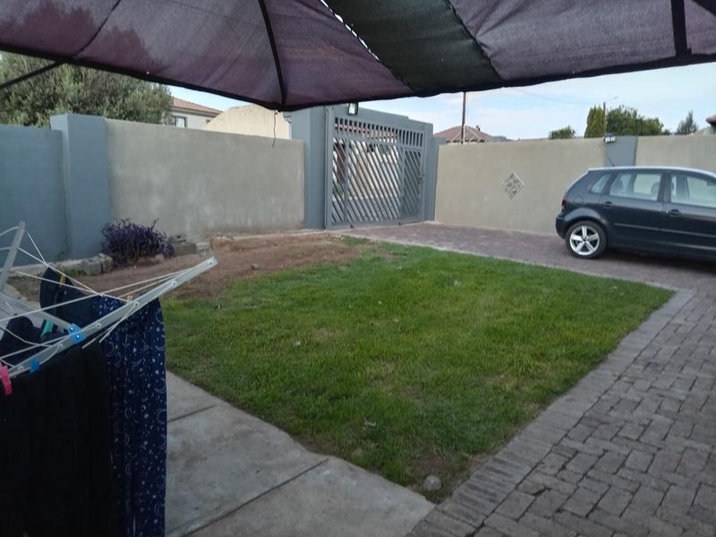 3 Bedroom Property for Sale in Clayville Gauteng