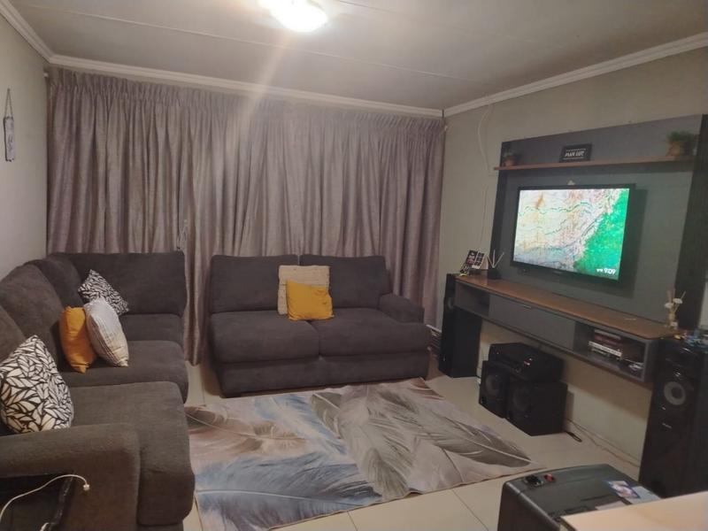 3 Bedroom Property for Sale in Clayville Gauteng