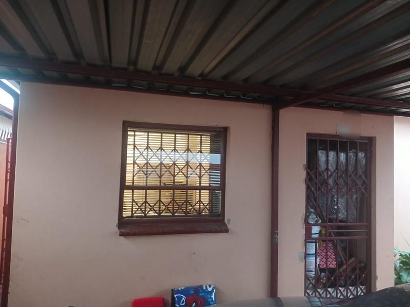 2 Bedroom Property for Sale in Clayville Gauteng