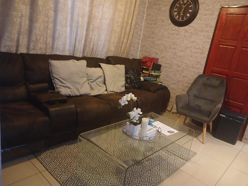 2 Bedroom Property for Sale in Clayville Gauteng