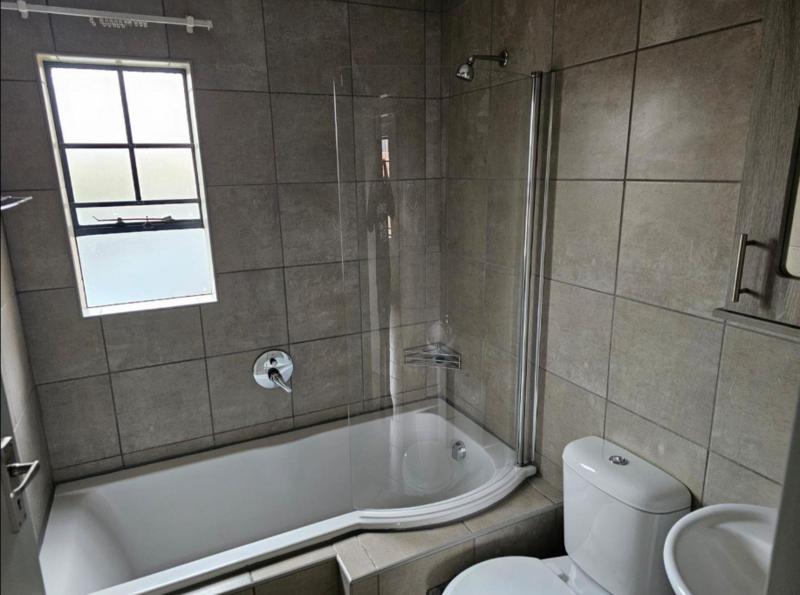2 Bedroom Property for Sale in Montana Tuine Gauteng