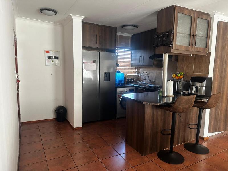 To Let 2 Bedroom Property for Rent in Die Hoewes Gauteng