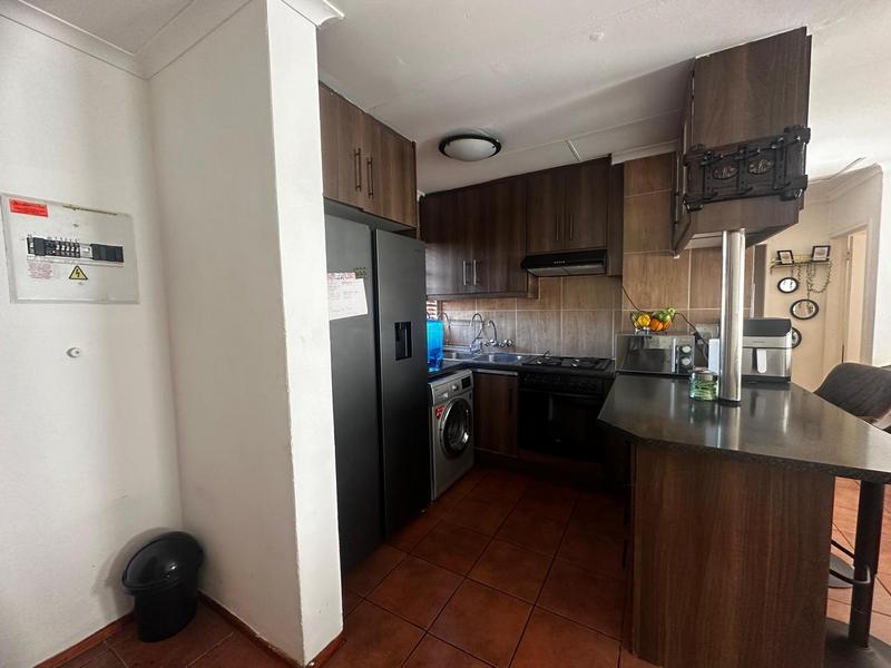 To Let 2 Bedroom Property for Rent in Die Hoewes Gauteng