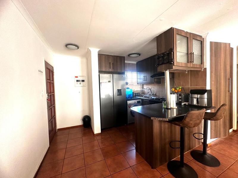 To Let 2 Bedroom Property for Rent in Die Hoewes Gauteng