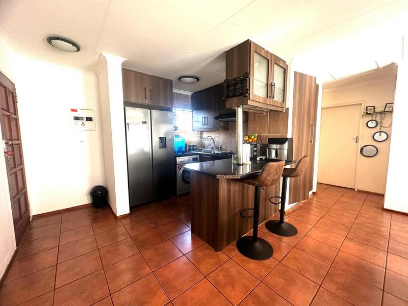 To Let 2 Bedroom Property for Rent in Die Hoewes Gauteng