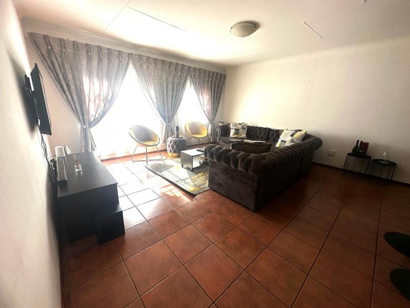 To Let 2 Bedroom Property for Rent in Die Hoewes Gauteng