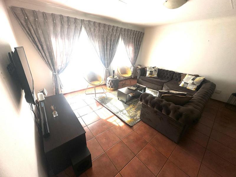 To Let 2 Bedroom Property for Rent in Die Hoewes Gauteng