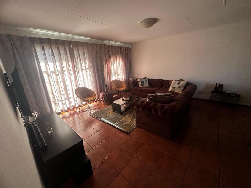 To Let 2 Bedroom Property for Rent in Die Hoewes Gauteng