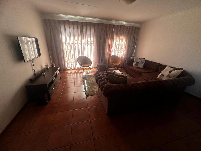 To Let 2 Bedroom Property for Rent in Die Hoewes Gauteng