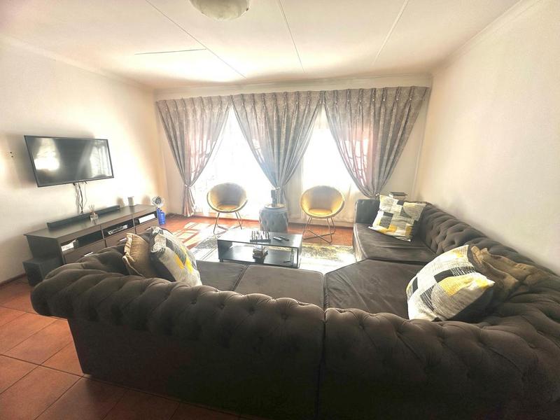 To Let 2 Bedroom Property for Rent in Die Hoewes Gauteng