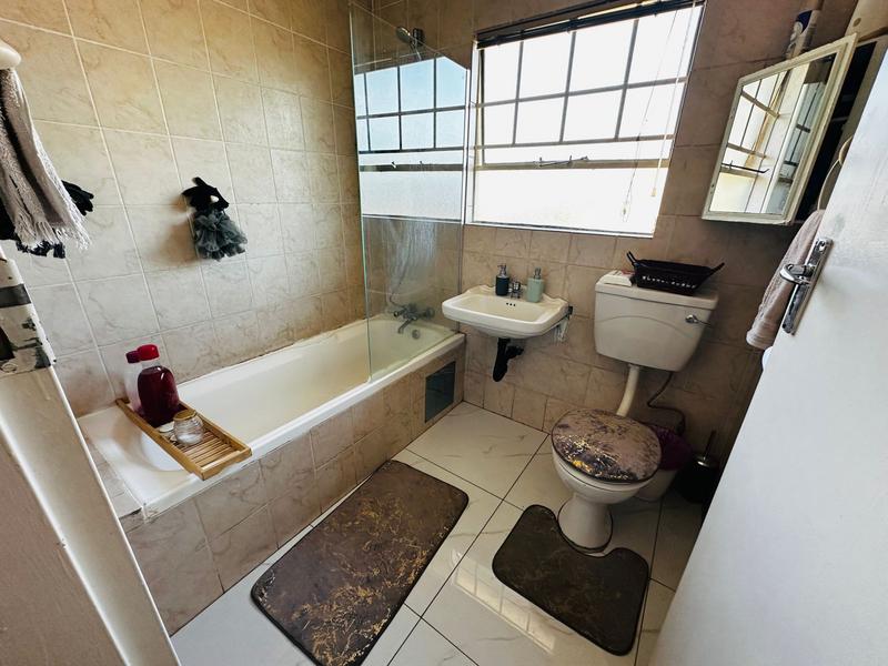 To Let 2 Bedroom Property for Rent in Die Hoewes Gauteng