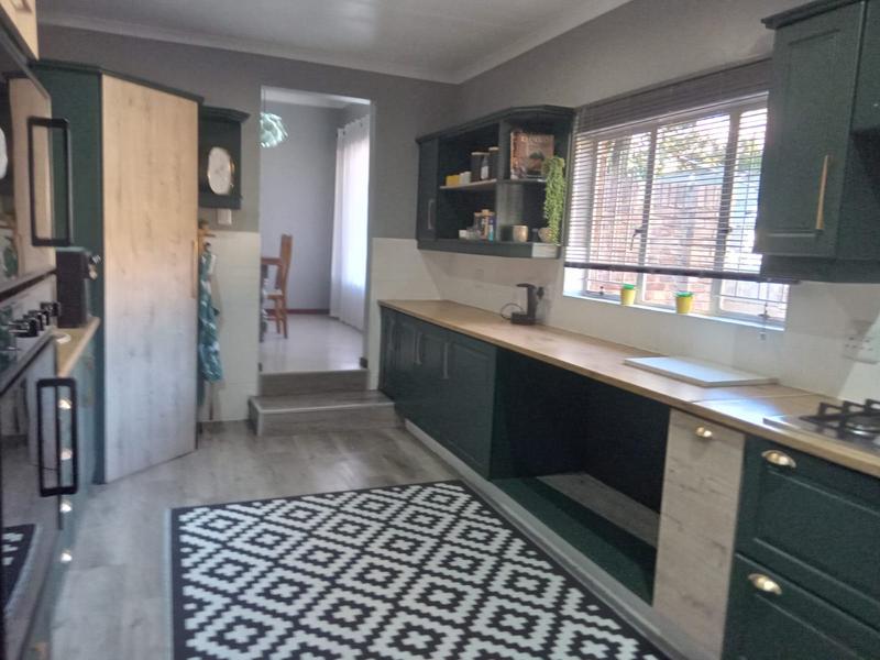 4 Bedroom Property for Sale in Hennopspark Gauteng